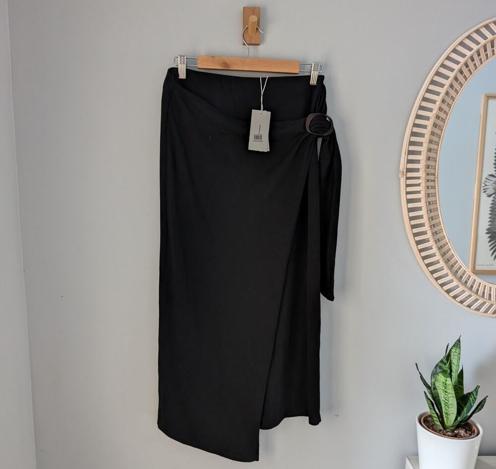 NWT Vince Black Wrap Midi Skirt Side Buckle Size M Tencel $195